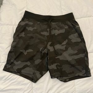 lululemon 7” Shorts - Green Camo